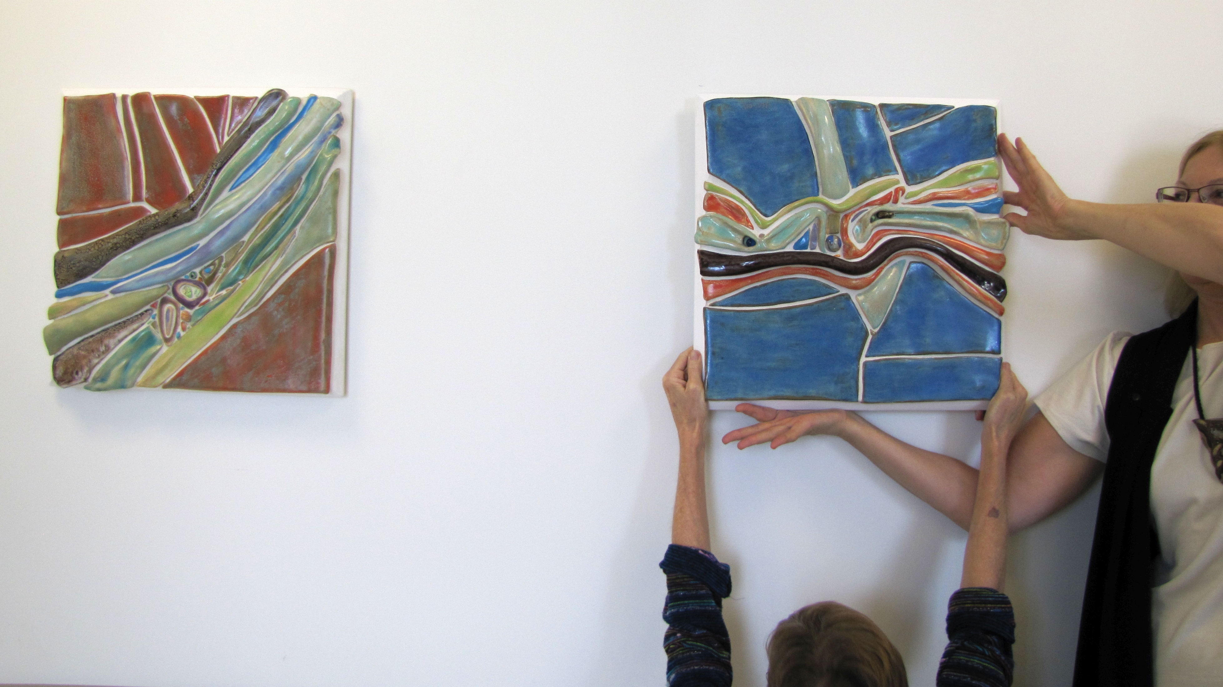 Hanging the wall mural pair - Flow Red and Flow Blue